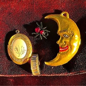 Vintage 1960/70 adorable necklace pendants. See details